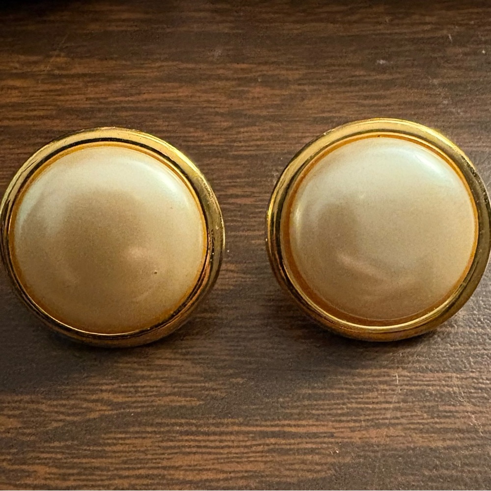 Vintage Napier Gold-Tone Cream Round Clip Earrings